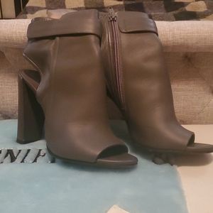 Vince gray with shimmer booties